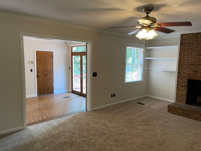 Foto del edificio - Beautiful Private Three Bedroom Home in So...