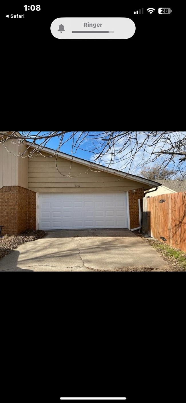 Building Photo - 1217 Clearwater Dr
