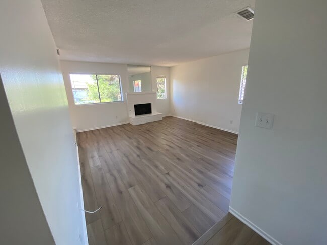Living Room - 2318 California St