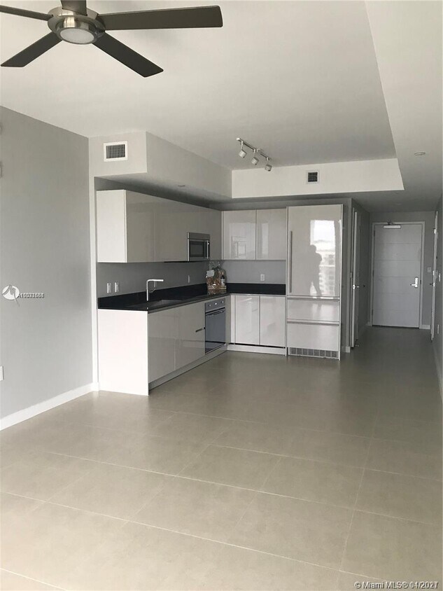 Primary Photo - 1010 Brickell Ave