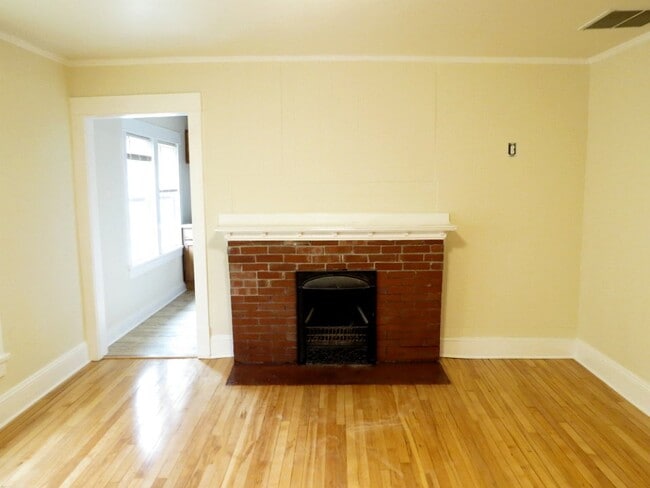 Building Photo - 142 N Breese Ter