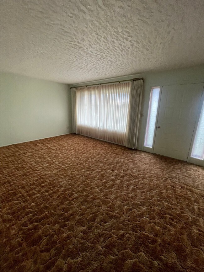 Building Photo - 3857 W 400 S
