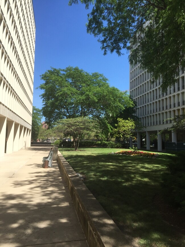 Foto del edificio - 1450 E 55th Pl