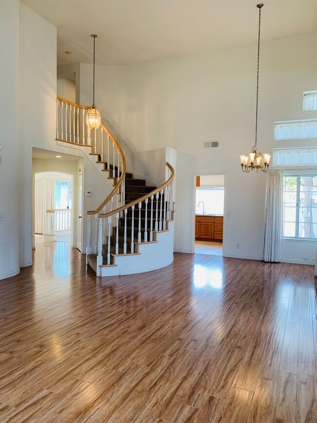 Building Photo - Beautiful 3 Bedrooms, 2.5 Baths Home with 3 Garage in Gated West Covina Community