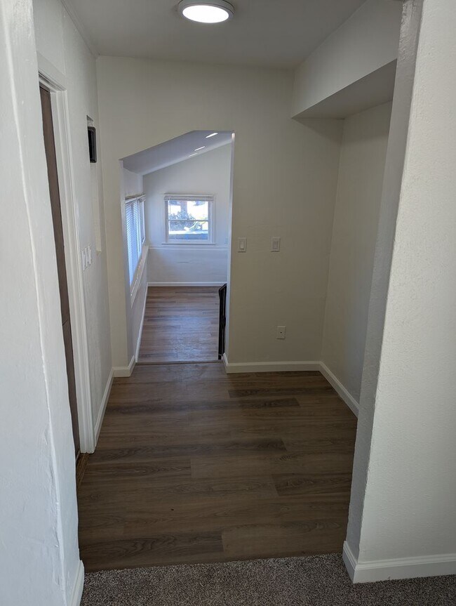 Foto del edificio - 2221 Suncrest Blvd
