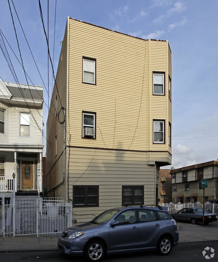 Building Photo - 458-460 Mercer St