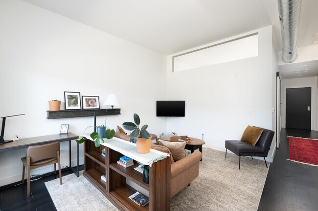 Foto del edificio - 550 W Juneau Ave