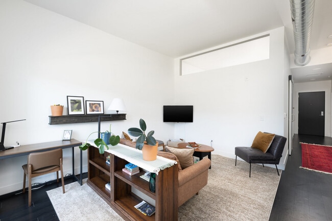 Building Photo - 550 W Juneau Ave