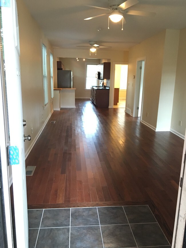 Foto del edificio - 3206 Woodbine Ave