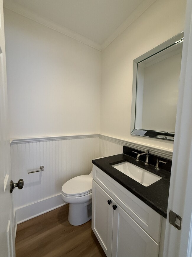 Building Photo - 678 Mohawk St