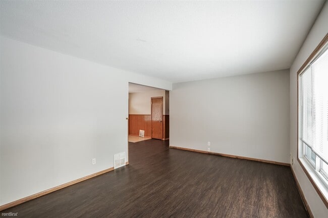 Building Photo - 3 br, 2 bath House - 1008 128th Ave NE