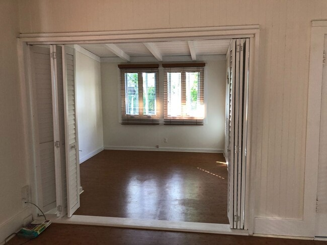 Building Photo - 4648 Kahala Ave