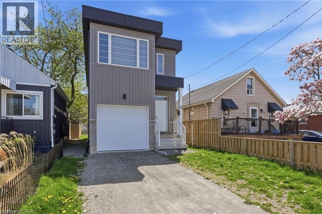 Building Photo - 37 Delena Ave S