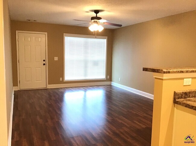 Foto del edificio - 108 Pershing Pl Ct