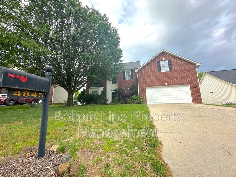 Primary Photo - 4845 Chesney St NW