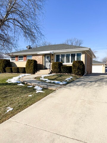 Foto principal - 8240 W Berwyn Ave