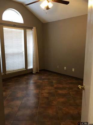 Foto del edificio - 221 Frederick Cir