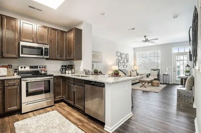 Foto del edificio - 368 Beacon Light Cir