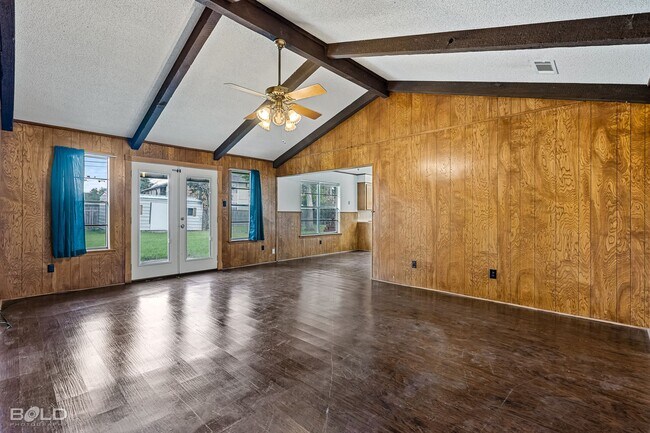 Building Photo - Sweet Charmer in Bossier City!