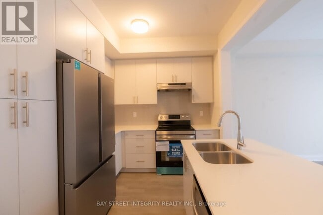 Photo du bâtiment - 2184 Postmaster Dr