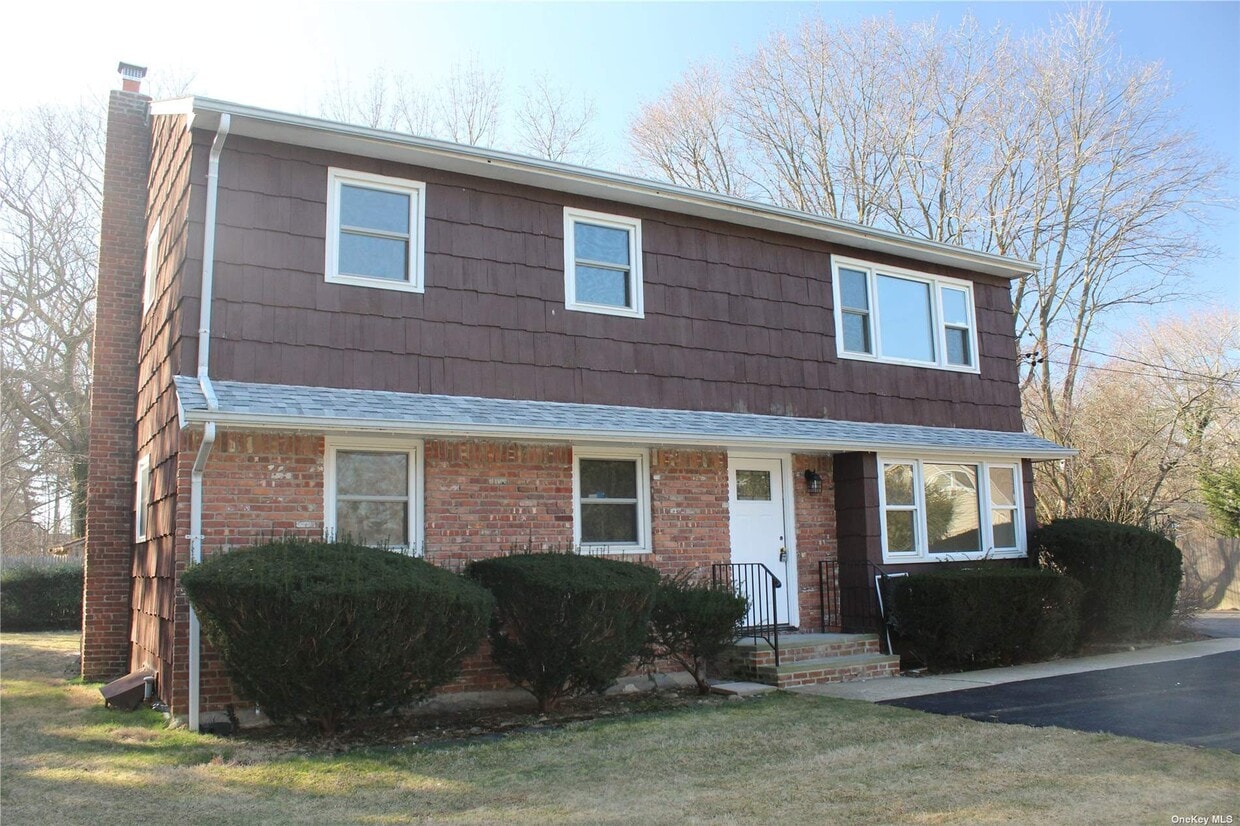 Primary Photo - 22 Amityville Rd