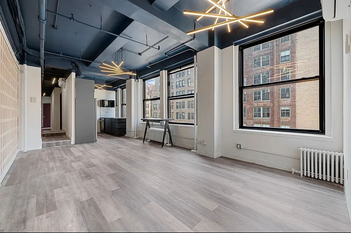 Primary Photo - 261 West 30th Street