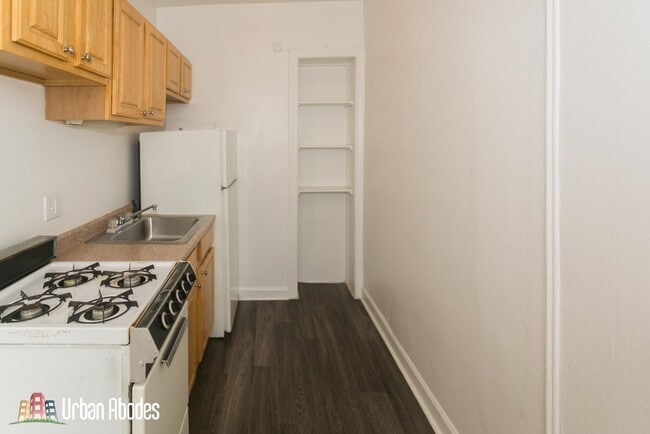 Building Photo - 5516 N Kenmore Ave