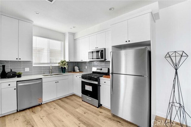 Foto del edificio - 11954 Vanowen St