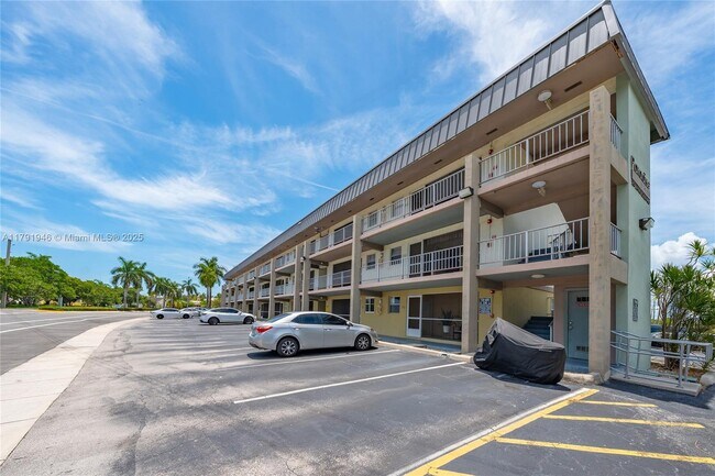 Foto del edificio - 250 Layne Blvd