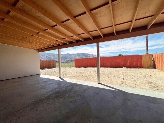 Foto del edificio - 14565 Cabazon St