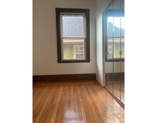 Building Photo - 35 Waldeck St