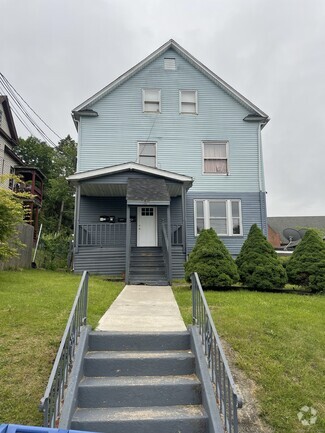 Building Photo - 167 Liberty St