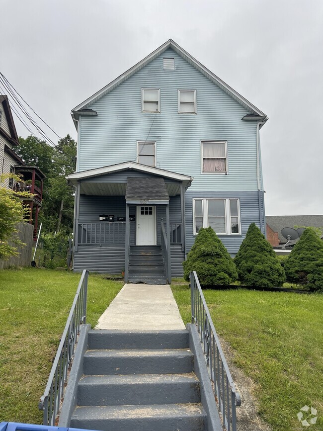 Building Photo - 167 Liberty St