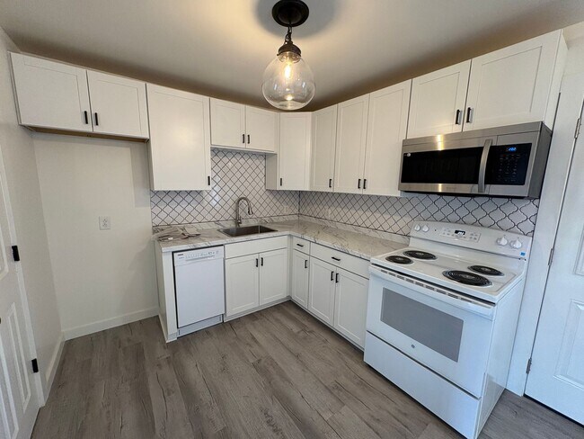 Building Photo - 2 Bedroom Across From McFerrin Park