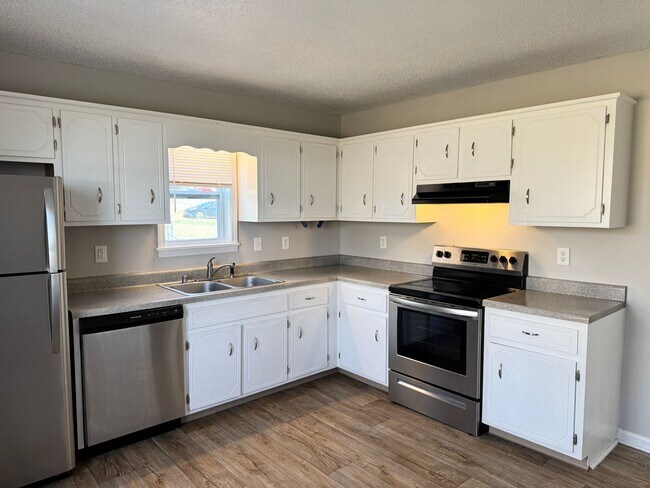 Foto del edificio - Nicely Updated Home MOVE IN READY!