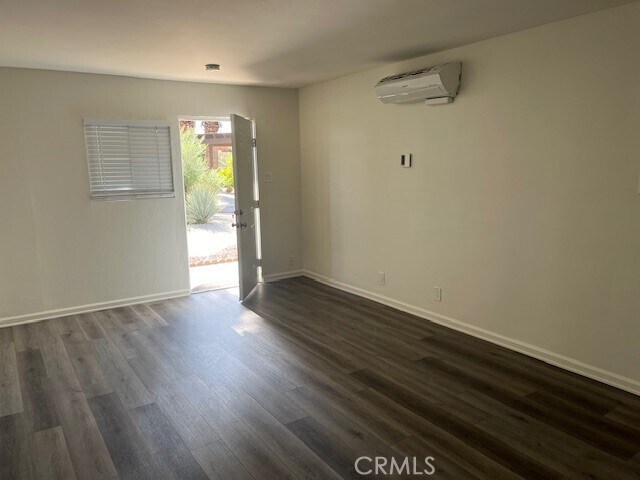 Building Photo - 36947 Melrose Dr