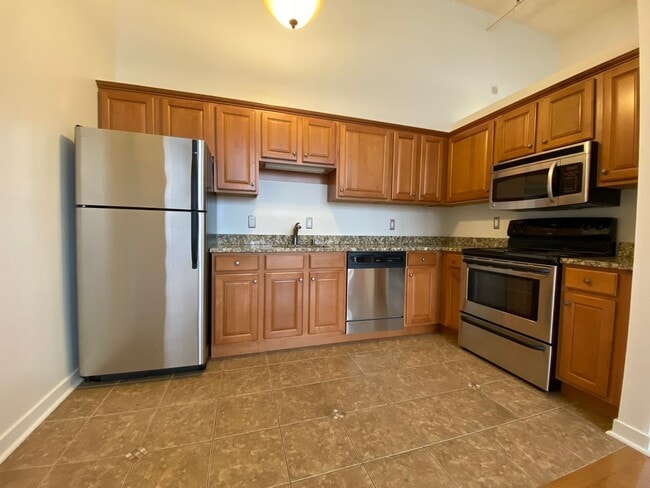 EastSide / Shadyside! Hardwood/Brick/Lots of Windows! Incredibly Spacious! Call Today! - EastSide / Shadyside! Hardwood/Brick/Lots of Windows! Incredibly Spacious! Call Today! House