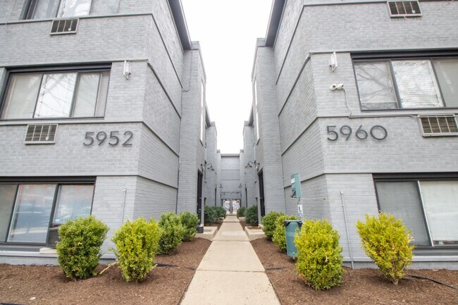 Foto del edificio - 5960 N Winthrop Ave