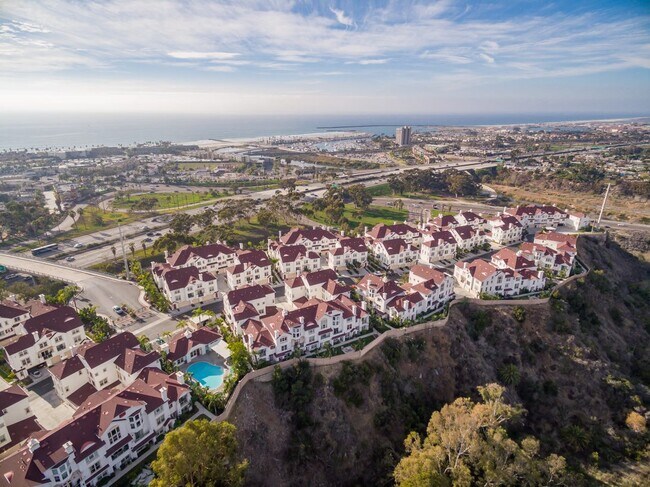 Foto del edificio - 855 Harbor Cliff Way