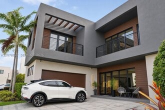 Building Photo - 7560 NW 101st Ct