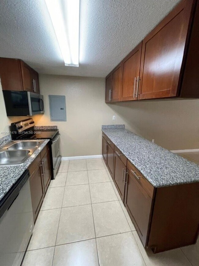 Foto del edificio - 8950 SW 69th Ct