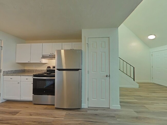 Building Photo - Comfortable 1 Bedroom Townhouse ~ South Corvallis