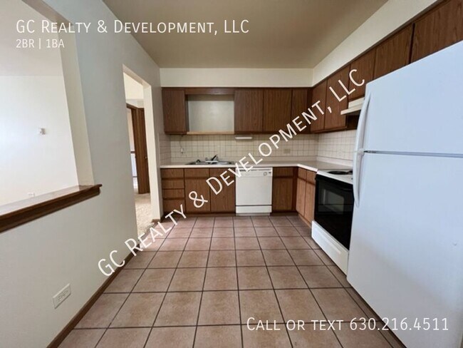 Building Photo - ***HUNTLEY / 2 BDRM / APPL INCL / COIN LAU...