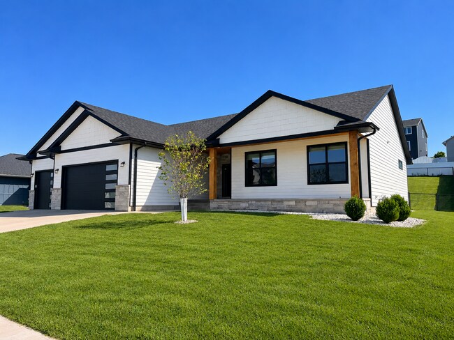 Building Photo - 1625 W Burton Dr