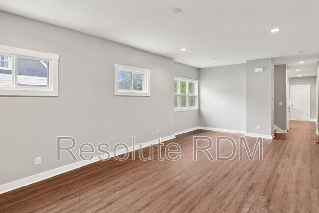 Foto del edificio - 819 Parkway Ave