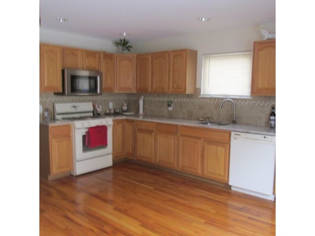 Building Photo - 122 Lily Pond Ave