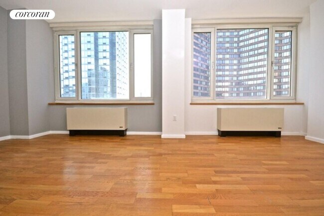 Foto del edificio - 635 W 42nd St