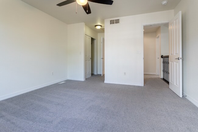 Foto del edificio - 13291 Holly St