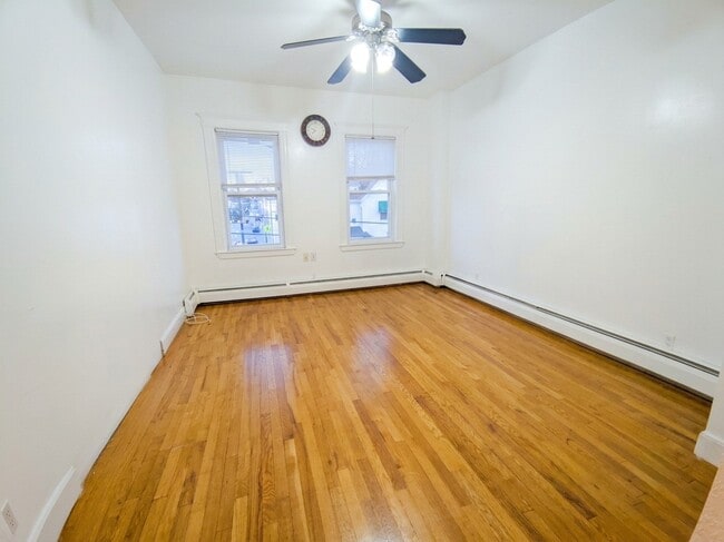 Foto del edificio - 1680 N Shore Rd