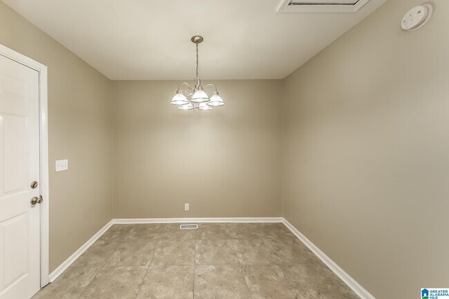 Building Photo - 1717 Bobolink Ln NE